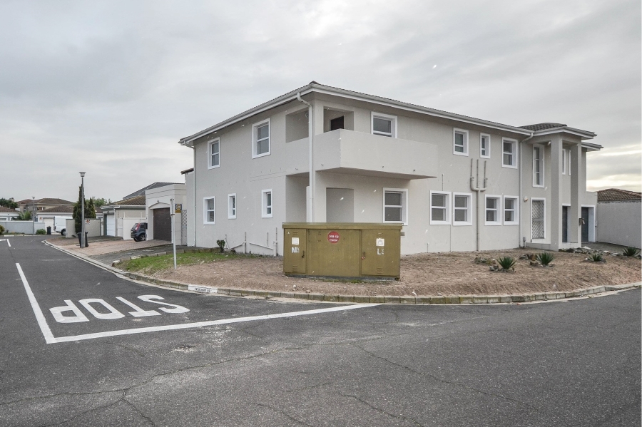 8 Bedroom Property for Sale in Parklands Western Cape